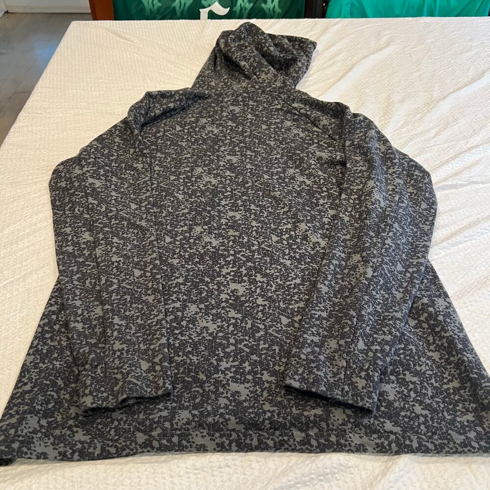 Gymshark black/gray camo hoodie for men size medium - Picture 9 of 9